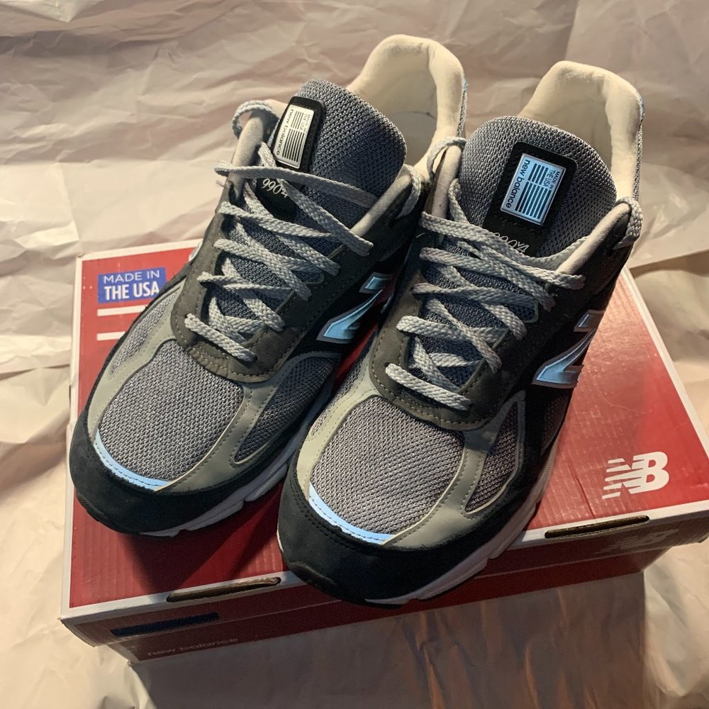 New Balance 990 v4